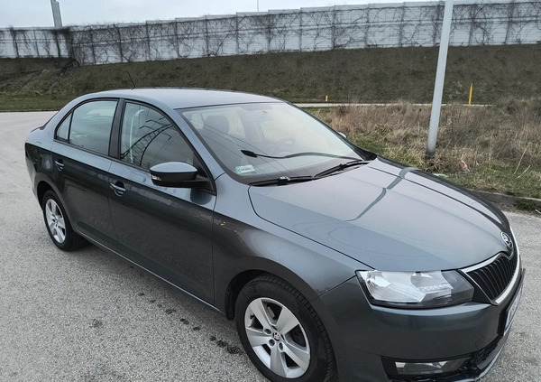 Skoda RAPID cena 40000 przebieg: 208179, rok produkcji 2019 z Warszawa małe 562
